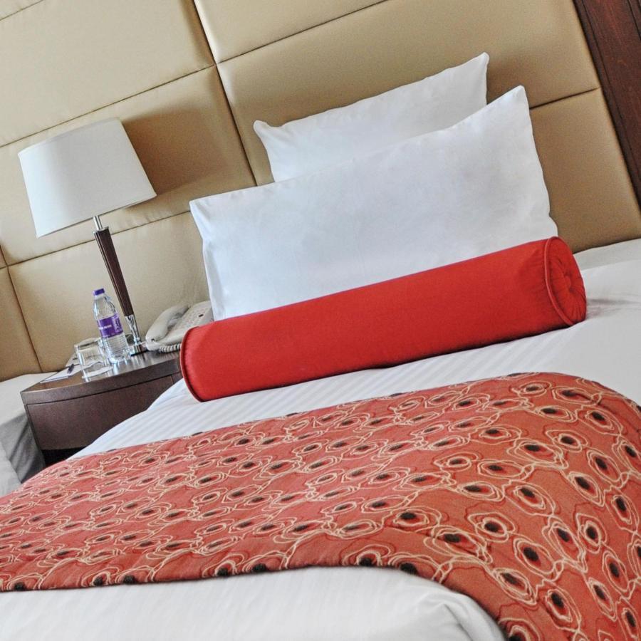 Park Regis Kris Kin Hotel Dubai Exterior photo A bolster pillow
