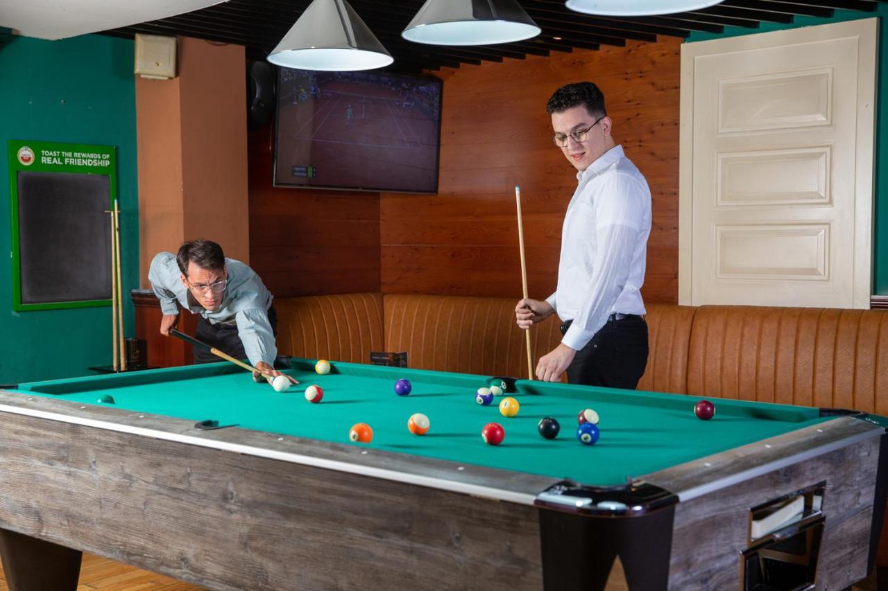 Park Regis Kris Kin Hotel Dubai Exterior photo Pool table