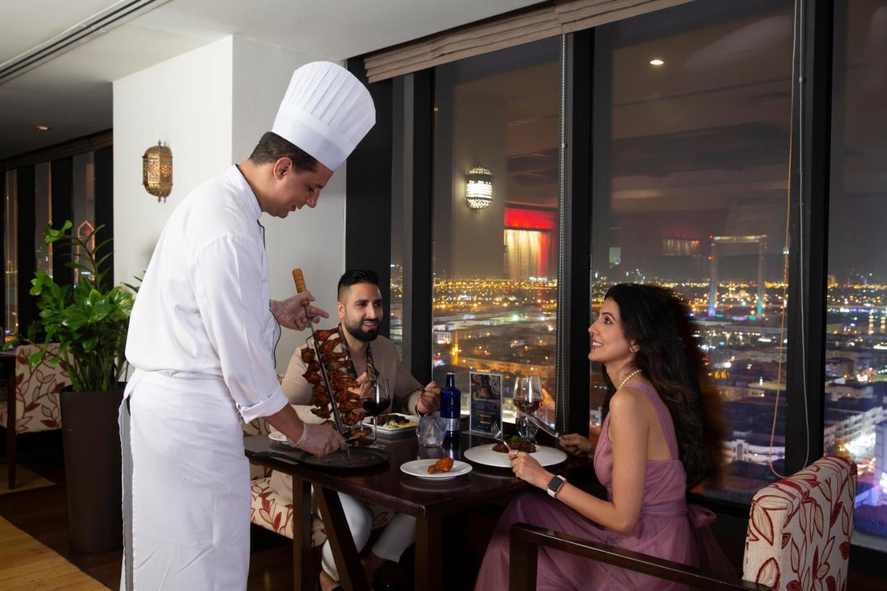 Park Regis Kris Kin Hotel Dubai Exterior photo A chef serves food at a restaurant