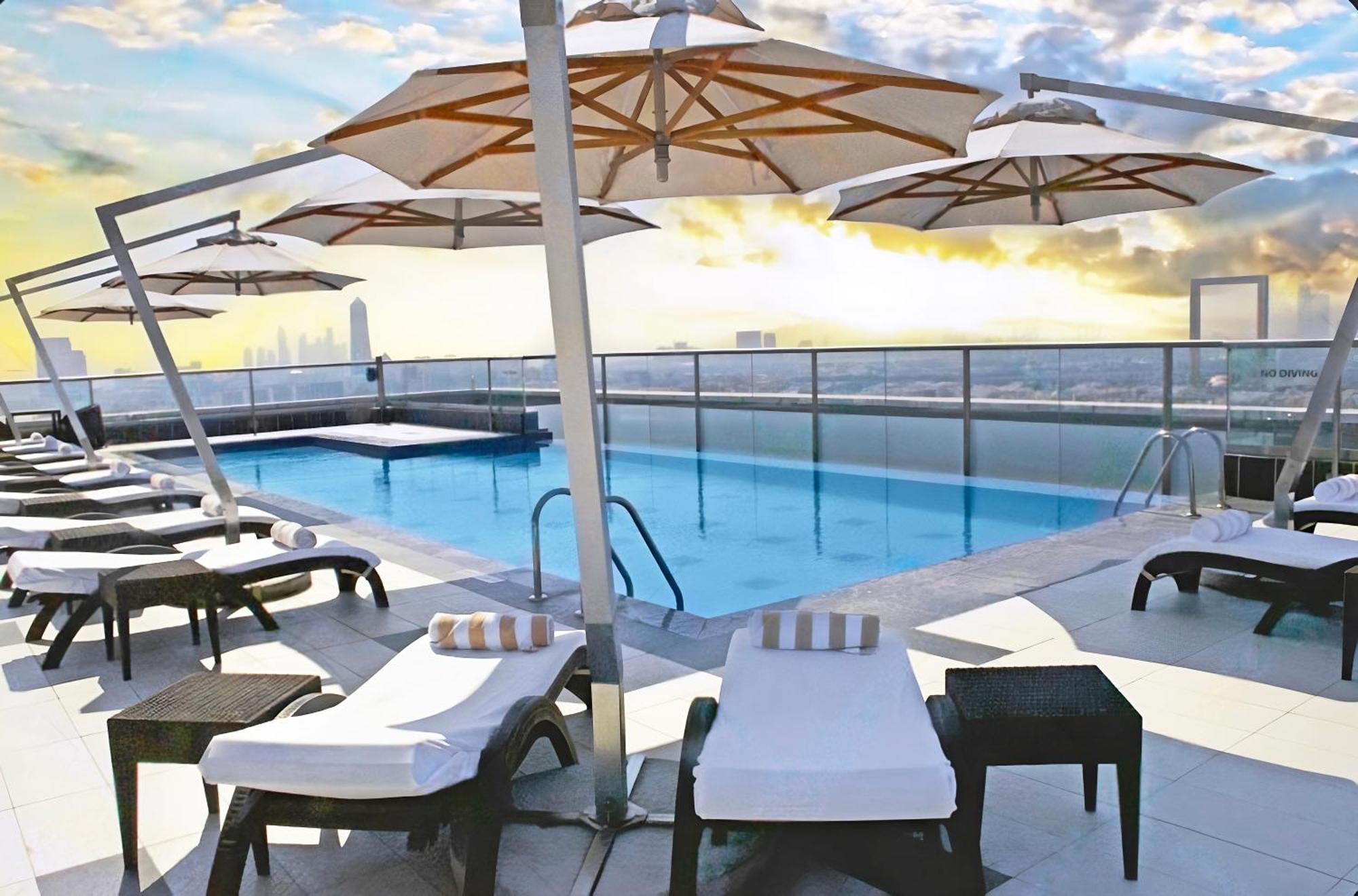 Park Regis Kris Kin Hotel Dubai Exterior photo Rooftop pool